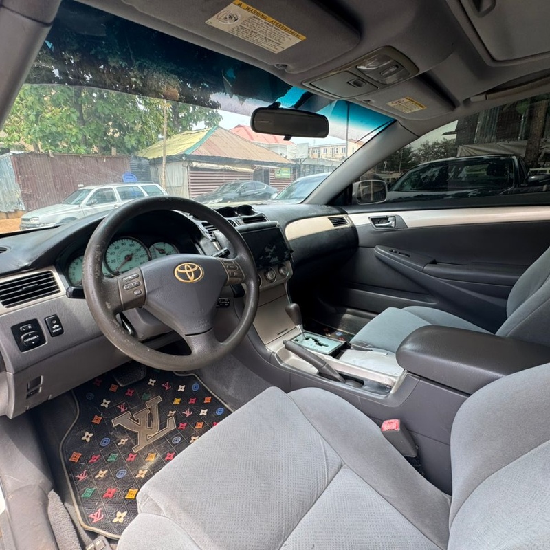 EXTREMELY NEATLY USED  2004 TOYOTA SOLARA image