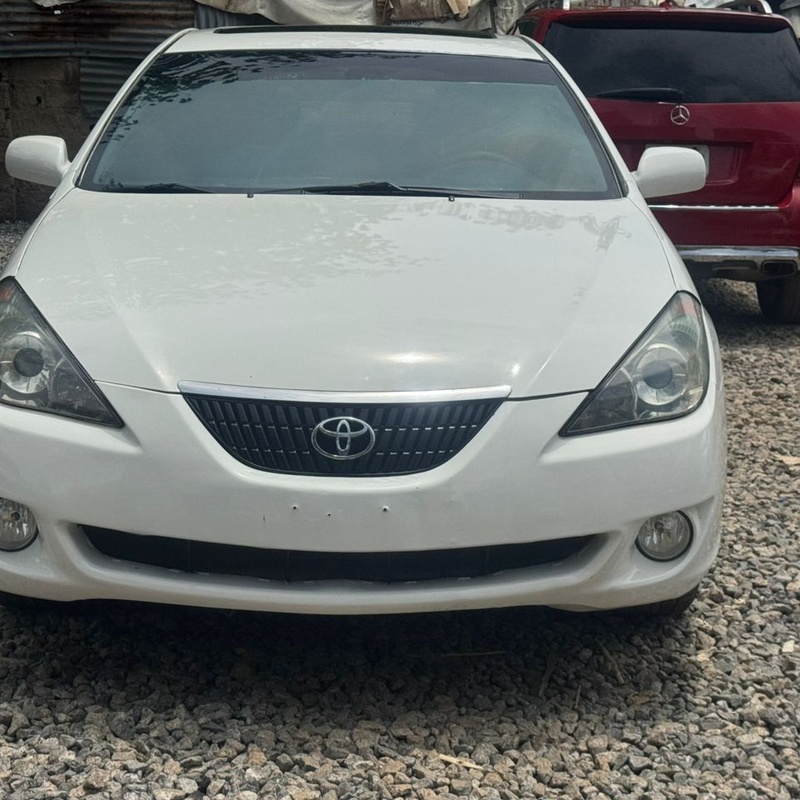EXTREMELY NEATLY USED  2004 TOYOTA SOLARA image