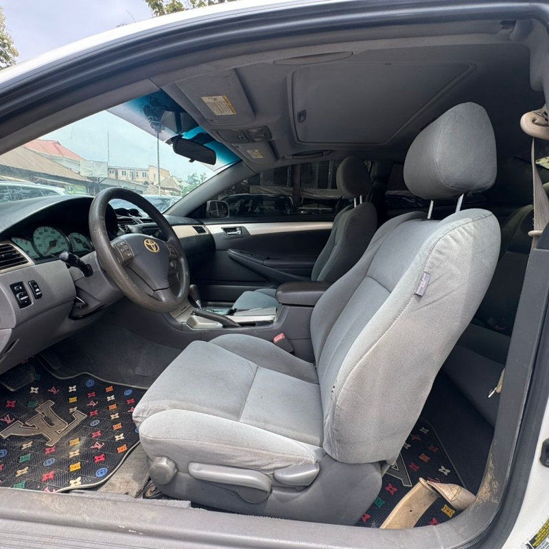 EXTREMELY NEATLY USED  2004 TOYOTA SOLARA image