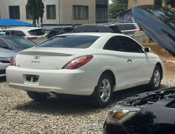 EXTREMELY NEATLY USED  2004 TOYOTA SOLARA