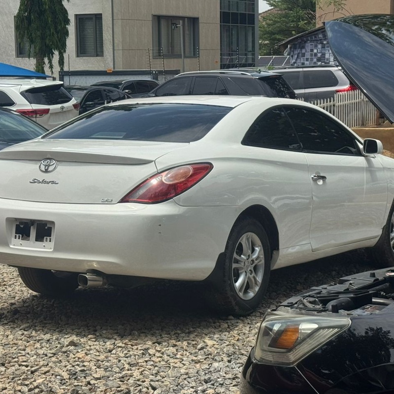 EXTREMELY NEATLY USED  2004 TOYOTA SOLARA image