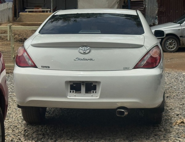 EXTREMELY NEATLY USED  2004 TOYOTA SOLARA