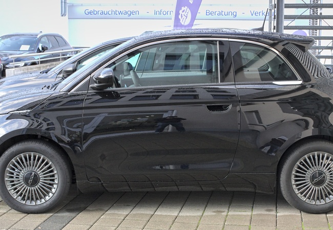 Fiat 500e image 2
