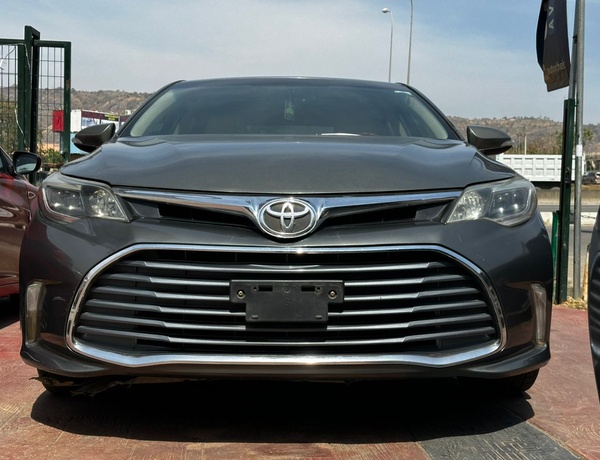 Firstbody 2014 Model Toyota Avalon XLE Full Option for  Sale In Abuja