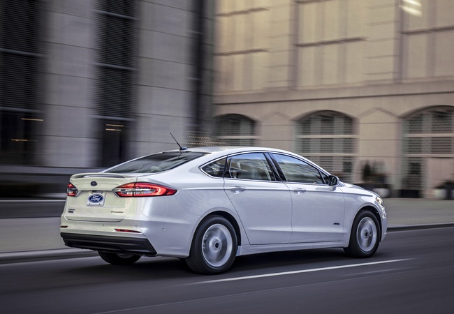 Ford Fusion image 3