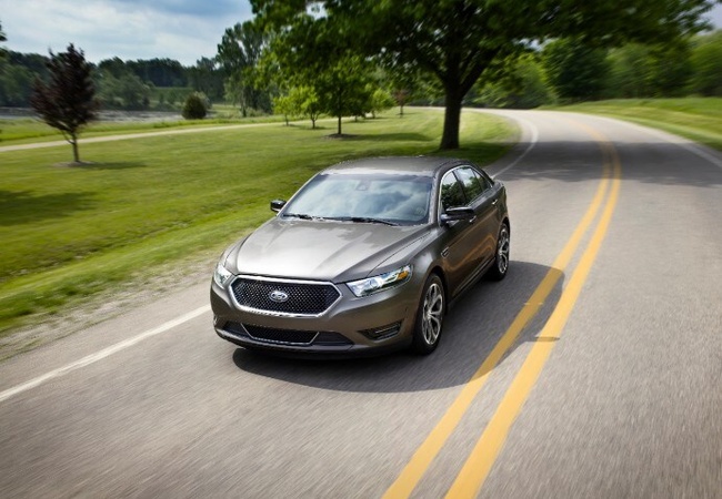 Ford Taurus image 4