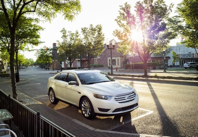 Ford Taurus image 5