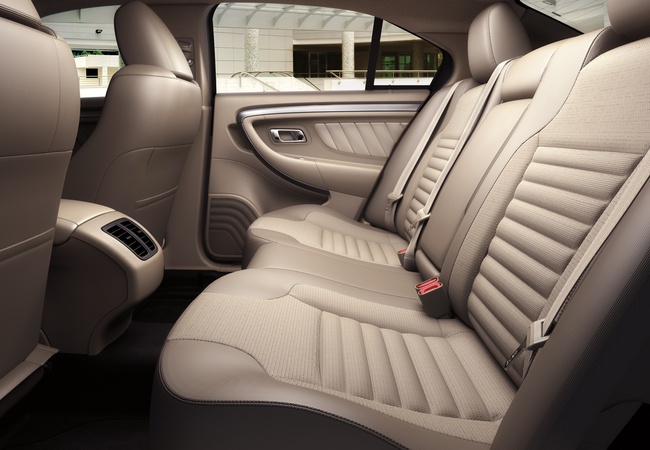 Ford Taurus image 4