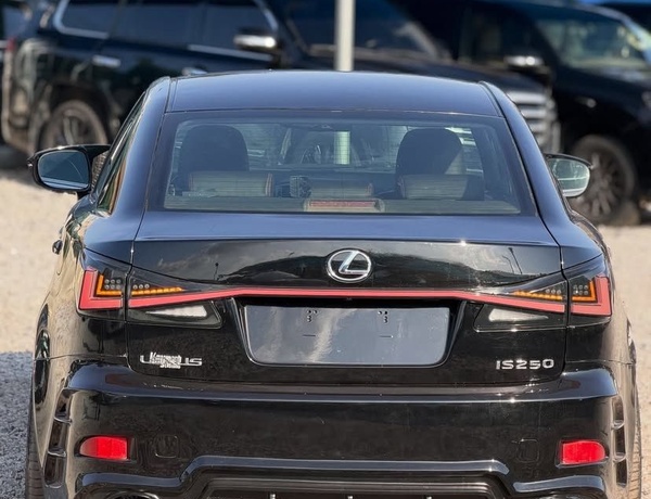FOREIGN USED 2006 LEXUS IS250 FOR SALE IN ABUJA