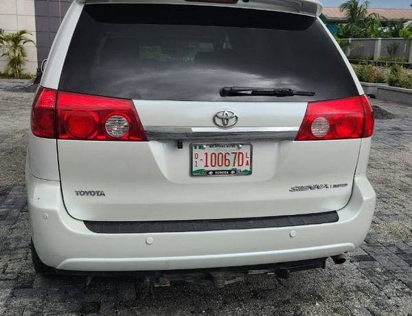 Foreign Used 2006 Toyota Sienna For sale In Lekki