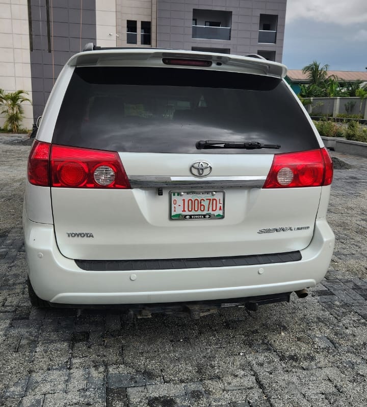 Foreign Used 2006 Toyota Sienna For sale In Lekki image