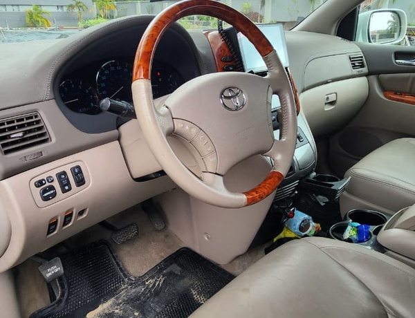 Foreign Used 2006 Toyota Sienna For sale In Lekki
