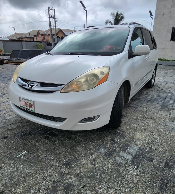 Foreign Used 2006 Toyota Sienna For sale In Lekki image