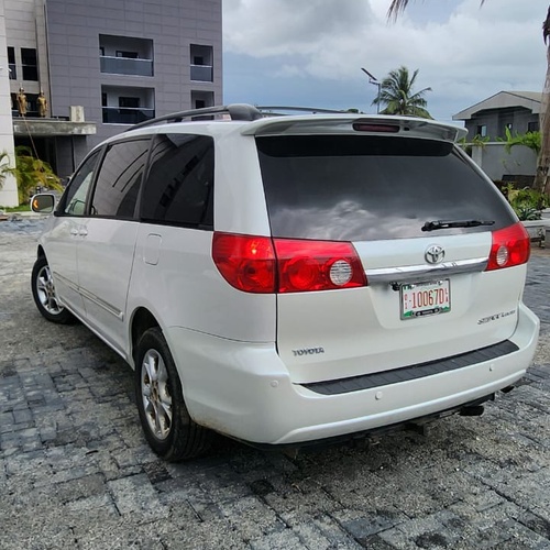 Foreign Used 2006 Toyota Sienna For sale In Lekki