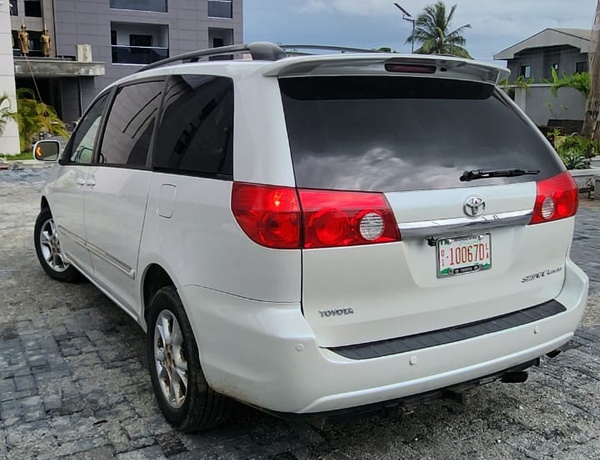 Foreign Used 2006 Toyota Sienna For sale In Lekki