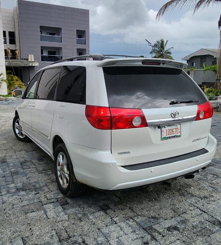 Foreign Used 2006 Toyota Sienna For sale In Lekki image