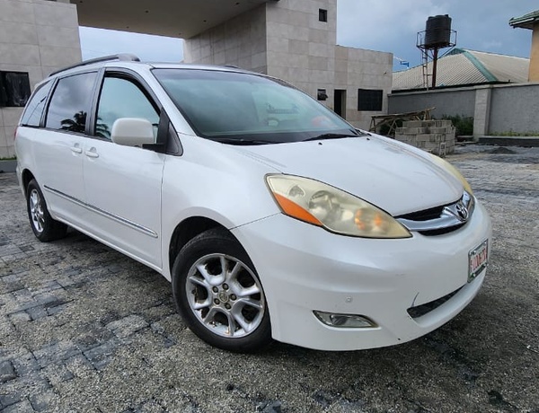 Foreign Used 2006 Toyota Sienna For sale In Lekki