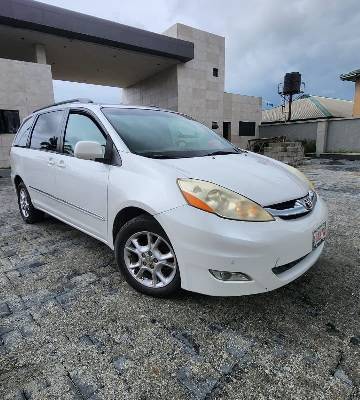 Foreign Used 2006 Toyota Sienna For sale In Lekki image