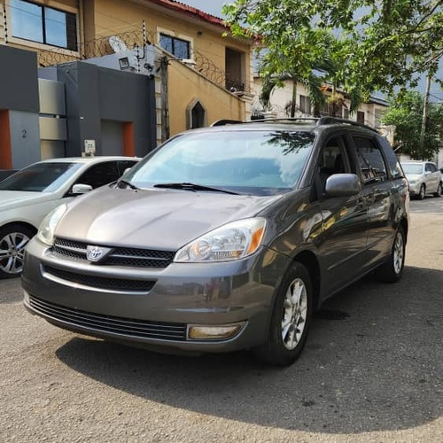 Foreign Used 2006 Toyota Sienna XLE In Lagos