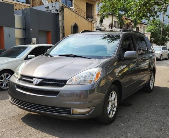 Foreign Used 2006 Toyota Sienna XLE In Lagos