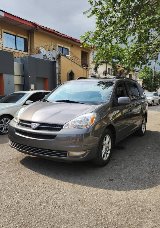Foreign Used 2006 Toyota Sienna XLE In Lagos image