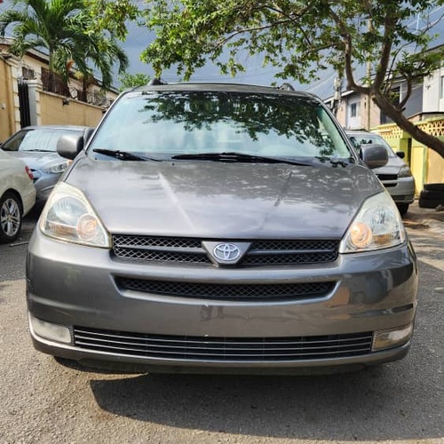 Foreign Used 2006 Toyota Sienna XLE In Lagos