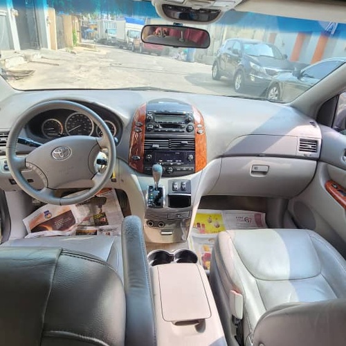 Foreign Used 2006 Toyota Sienna XLE In Lagos