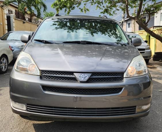 Foreign Used 2006 Toyota Sienna XLE In Lagos