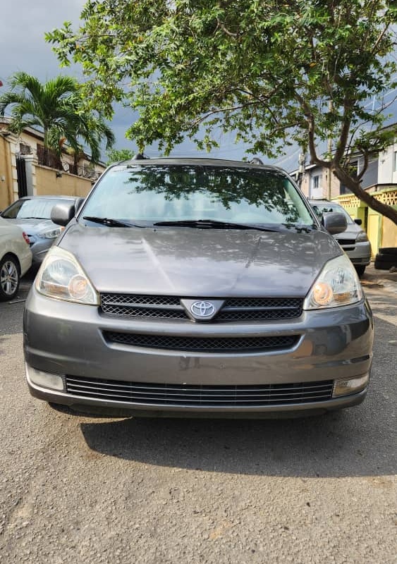 Foreign Used 2006 Toyota Sienna XLE In Lagos image