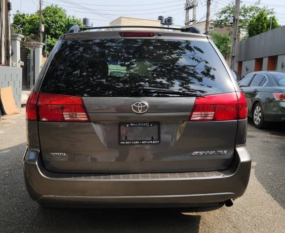 Foreign Used 2006 Toyota Sienna XLE In Lagos
