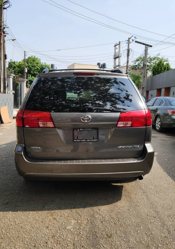 Foreign Used 2006 Toyota Sienna XLE In Lagos image