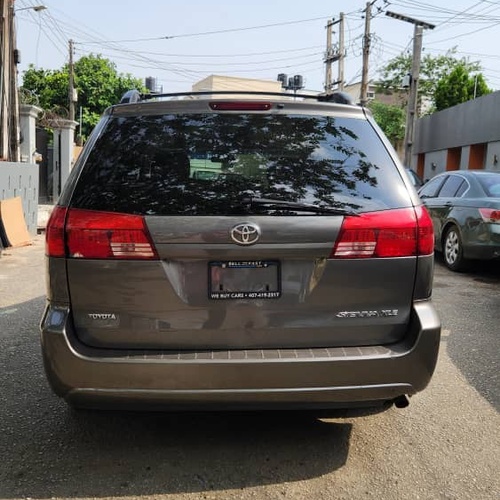 Foreign Used 2006 Toyota Sienna XLE In Lagos