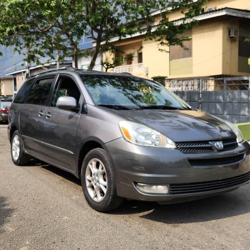 Foreign Used 2006 Toyota Sienna XLE In Lagos