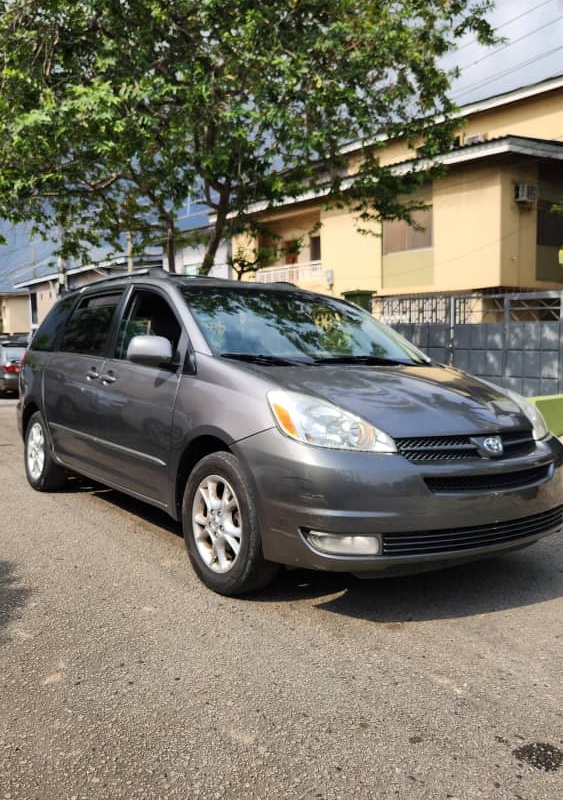 Foreign Used 2006 Toyota Sienna XLE In Lagos image