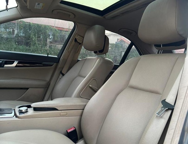 FOREIGN USED 2012 MERCEDES BENZ C300 FOR SALE IN ABUJA