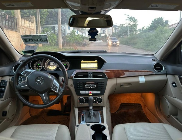 FOREIGN USED 2012 MERCEDES BENZ C300 FOR SALE IN ABUJA
