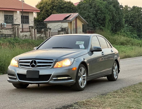 FOREIGN USED 2012 MERCEDES BENZ C300 FOR SALE IN ABUJA