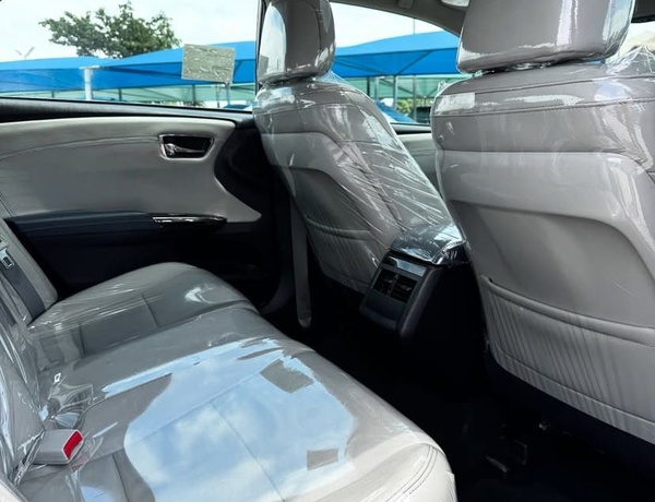 FOREIGN USED  2013 TOYOTA AVALON XLE FOR SALE IN ABUJA