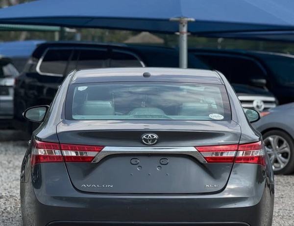 FOREIGN USED   2013 TOYOTA AVALON XLE FOR SALE IN ABUJA