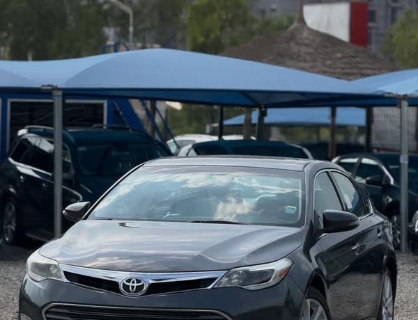FOREIGN USED   2013 TOYOTA AVALON XLE FOR SALE IN ABUJA
