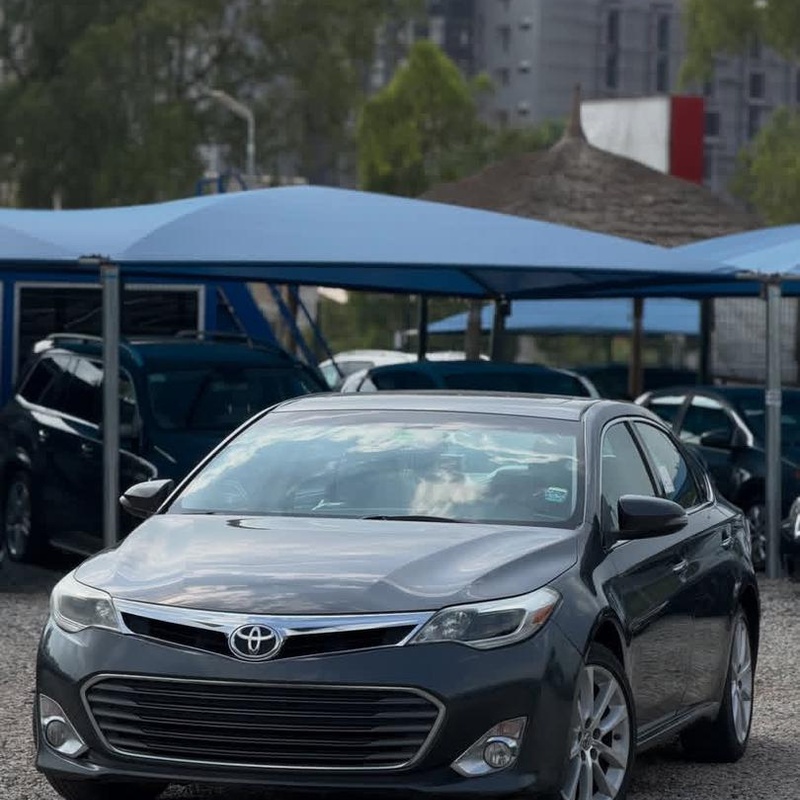 FOREIGN USED   2013 TOYOTA AVALON XLE FOR SALE IN ABUJA image