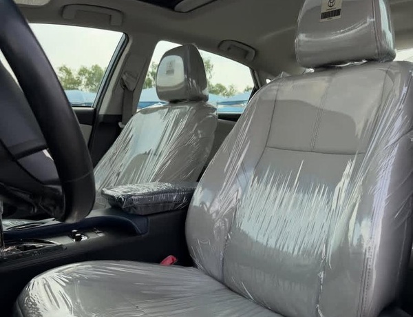 FOREIGN USED   2013 TOYOTA AVALON XLE FOR SALE IN ABUJA