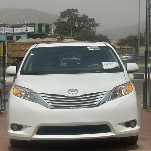 Foreign Used 2013 Toyota Sienna XLE for Sale In Abuja