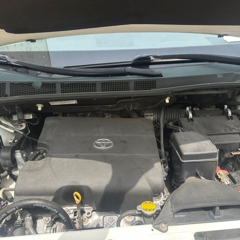 Foreign Used 2013 Toyota Sienna XLE for Sale In Abuja image