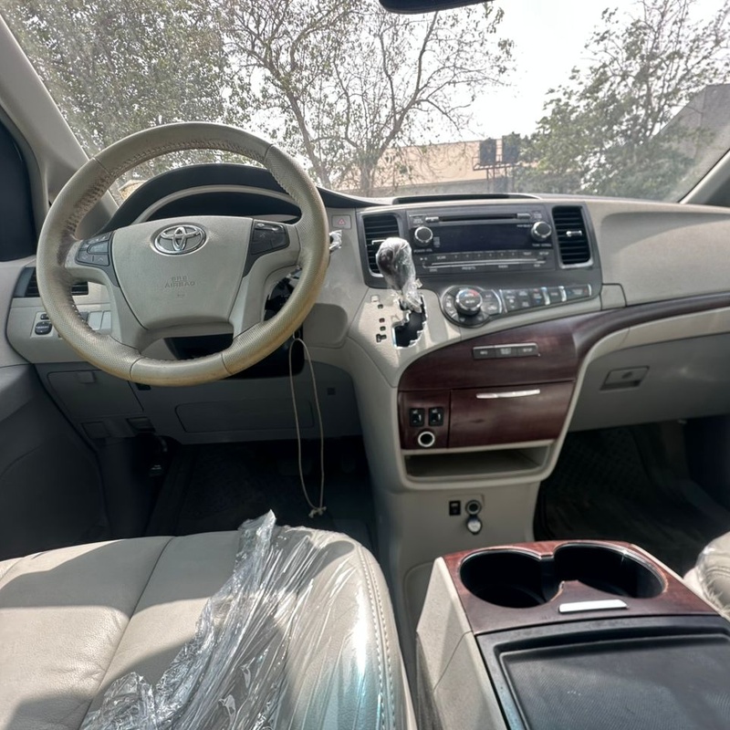 Foreign Used 2013 Toyota Sienna XLE for Sale In Abuja image