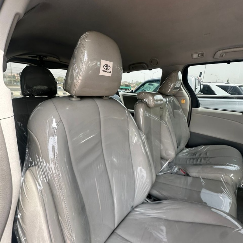 Foreign Used 2013 Toyota Sienna XLE for Sale In Abuja image