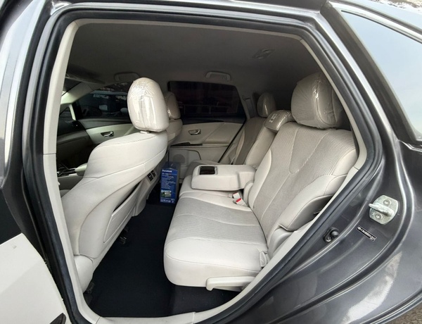 FOREIGN USED   2013 TOYOTA VENZA FOR SALE IN ABUJA