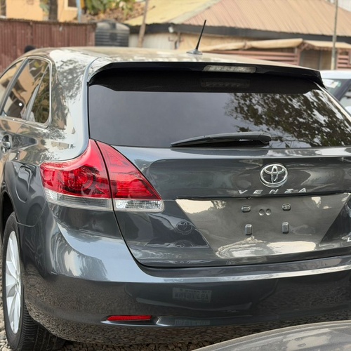 FOREIGN USED   2013 TOYOTA VENZA FOR SALE IN ABUJA