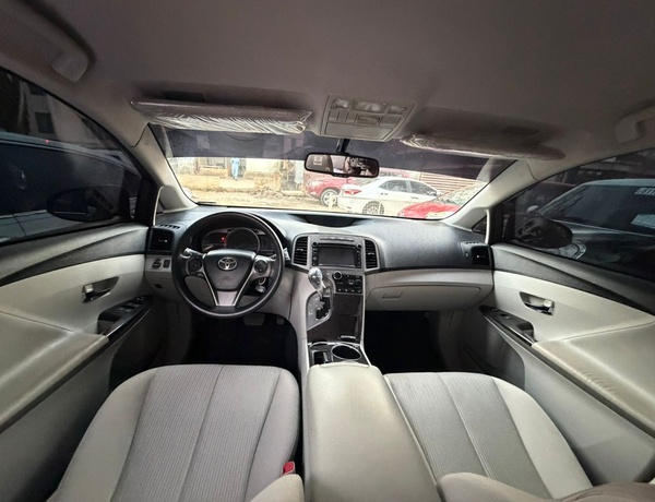FOREIGN USED   2013 TOYOTA VENZA FOR SALE IN ABUJA