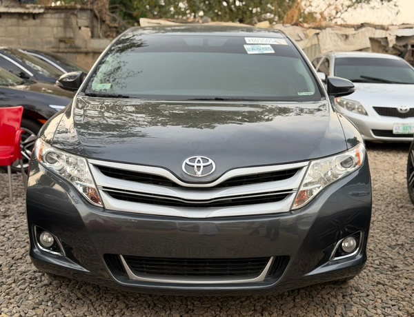 FOREIGN USED   2013 TOYOTA VENZA FOR SALE IN ABUJA